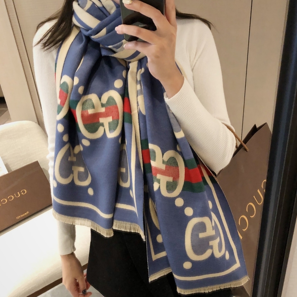 ✨️💎Authentic 💎Gucci scarf - Picture 2 of 6